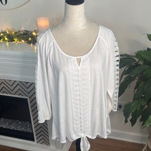 Elegant White Women's Blouse with Lace Accents